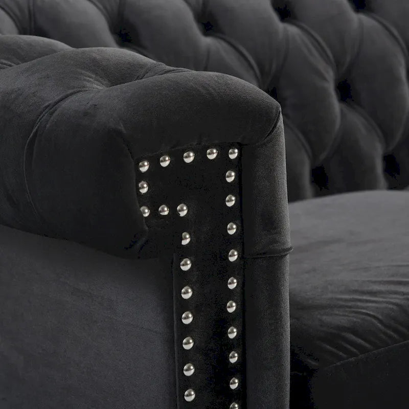 Canapé en velours capitonné avec clous décoratifs