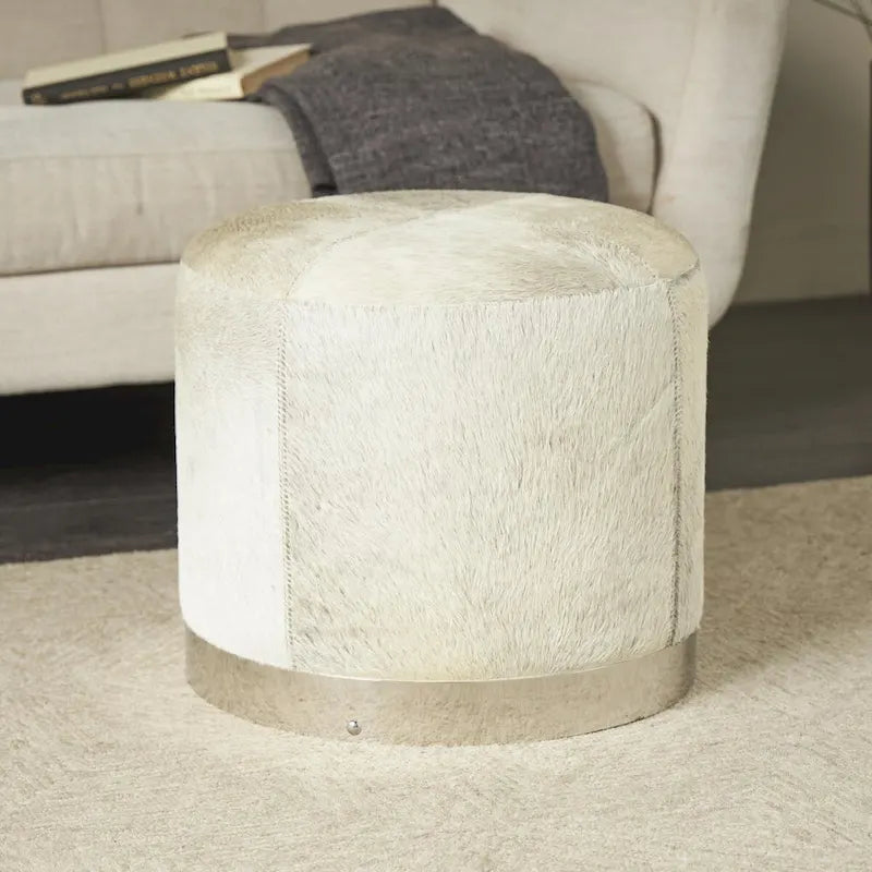 Tabouret patchwork en cuir poil gris avec piètement en métal argenté